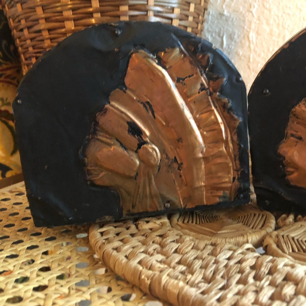 Vintage Handmade Metal/Tin & Wooden Cooper Indian Head Bookend Pair - Picture 4 of 7